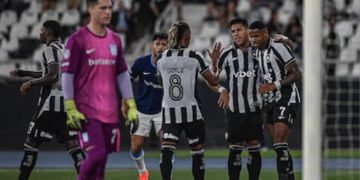 RACING CAYÓ 2-1 ANTE BOTAFOGO EN RÍO DE JANEIRO Y QUEDÓ AL BORDE DE LA ELIMINACIÓN EN LA COPA SUDAMERICANA