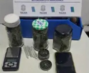 DOS JOVENES FUERON APREHENDIDOS POR POSESIÓN DE DROGA