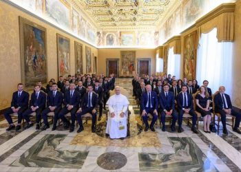 EL INTER CAMPEÓN VISITO AL PAPA EN ROMA
