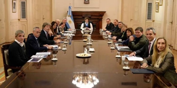 MILEI VOLVIÓ A RESPALDAR A ADORNI, DEFINIÓ CAMBIOS EN EL PRESUPUESTO Y FIJÓ RECORTES PARA FIN DE MAYO
