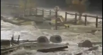 LA SUDESTADA YA SUPERÓ LA BARRERA DE LA COSTANER EN MONTE HERMOSO
