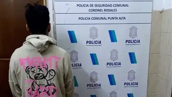 TENIA PROHIBIDO ACERCARSE A LA CASA DE SU MAMÁ Y FUE DETENIDO