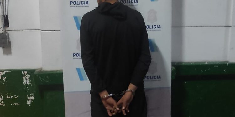 INTENTO ROBAR SHAMPOOS DE UNA FARMACIA Y FUE APREHENDIDO