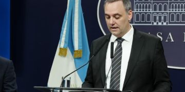 A PESAR DEL CASO ADORNI, EL GOBIERNO CREE QUE LA GENTE LOS SEGUIRÁ VOTANDO