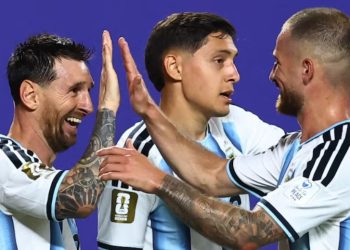 CON UN SHOW DE MESSI, ARGENTINA JUGÓ COMO CAMPEÓN Y VENCIÓ 3-0 A ARGELIA EN SU DEBUT EN EL MUNDIAL