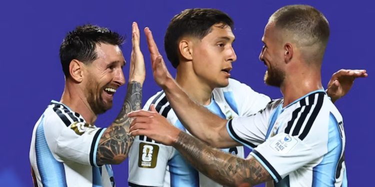 CON UN SHOW DE MESSI, ARGENTINA JUGÓ COMO CAMPEÓN Y VENCIÓ 3-0 A ARGELIA EN SU DEBUT EN EL MUNDIAL