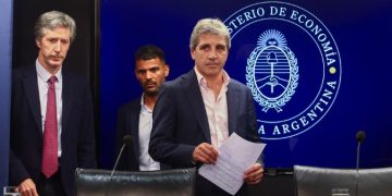 ECONOMÍA Y EL CENTRAL CANJERARON BONOS PREPARANDO EL TERRENO PARA REFINANCIAR VENCIMIENTOS DE DEUDA