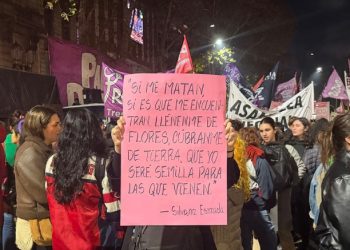 NI UNA MENOS: CON DURAS CRÍTICAS AL GOBIERNO, UNA MULTITUD DE MUJERES MARCHÓ CONTRA LA VIOLENCIA DE GÉNERO