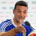 SCALONI CONFIRMÓ QUE EL DIBU MARTÍNEZ Y JULIAN ÁLVAREZ ESTÁN DISPONIBLES PARA EL DEBUT DE MAÑANA