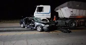 CHOQUE TRAGICO EN LA RUTA 3; UN AUTOMOVILISTA FALLECIÓ Y SU ACOMPAÑANTE RESULTO HERIDA