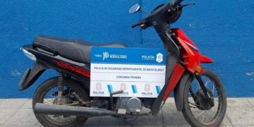 DETUVIERON A UN DELINCUENTE POR INTENTAR ROBAR UNA MOTO