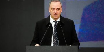 MANUEL ADORNI SE QUEDÓ SIN APOYO Y PRESIONAN PARA QUE RENUNCIE SI MILEI NO LO ECHA