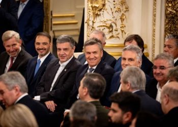 CAUTELA Y PREOCUPACIÓN EN EL GOBIERNO POR LA LENTA NEGOCIACIÓN PARA SUSPENDER LAS PASO