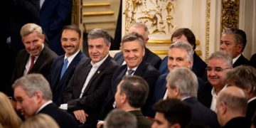 CAUTELA Y PREOCUPACIÓN EN EL GOBIERNO POR LA LENTA NEGOCIACIÓN PARA SUSPENDER LAS PASO