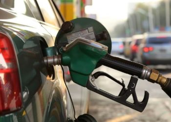EL GOBIERNO EFECTÚO UN AJUSTE PARCIAL DEL IMPUESTO A LOS COMBUSTIBLES
