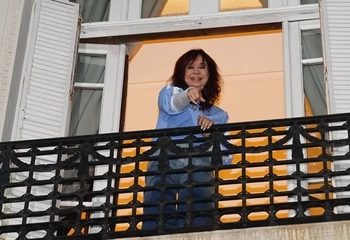 LA DEFENSA DE CFK BUSCA FRENAR EL REMATE DE SUS BIENES