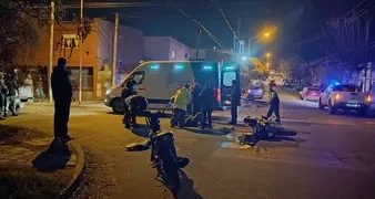 DOS MOTOCICLISTAS RESULTARON HERIDOS LUEGO DE CHOCAR CON UNA CAMIONETA