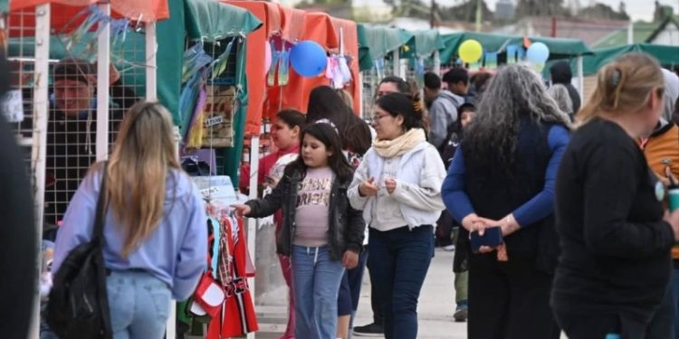 NUEVA FERIA DE EMPRENDEDORES EN VILLA HARDING GREEN