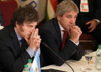 EL DETERIORO DEL HUMOR SOCIAL PASA FACTURA Y EL RIESGO PAÍS SE ALEJA DE LOS 400 PUNTOS