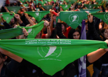 PESE A LOS DICHOS CONTRA EL ABORTO, EL GOBIERNO POR AHORA DESCARTA AVANZAR EN LA DEROGACIÓN DE LA LEY