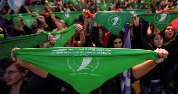 PESE A LOS DICHOS CONTRA EL ABORTO, EL GOBIERNO POR AHORA DESCARTA AVANZAR EN LA DEROGACIÓN DE LA LEY