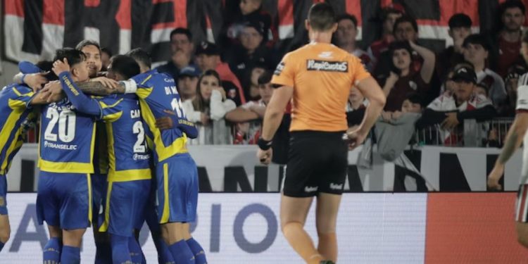 RIVER PERDIÓ 1 A 0 CON ROSARIO CENTRAL EN EL MONUMENTAL Y SUMÓ SU QUINTA DERROTA CONSECUTIVA