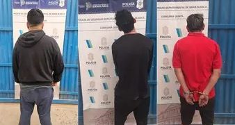 INTENTARON ROBAR UNA AMOLADORA A MANO ARMADA EN UNA OBRA, ESCAPARON EN UN AUTO ROBADO Y TERMINARON DETENIDOS