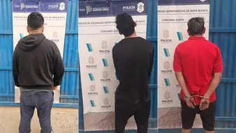 INTENTARON ROBAR UNA AMOLADORA A MANO ARMADA EN UNA OBRA, ESCAPARON EN UN AUTO ROBADO Y TERMINARON DETENIDOS