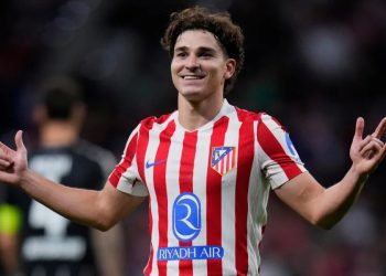 EL BARCELONA PREPARA UN ÚLTIMO INTENTO POR JULIAN ÁLVAREZ: LA MILLONARIA CIFRA QUE ESPERA ATLETICO MADRID