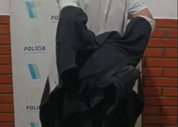 UN DELINCUENTE EMPUJO A UN CHICO DE 14 AÑOS PARA ROBARLE Y FUE DETENIDO EN UN OPERATIVO CERROJO