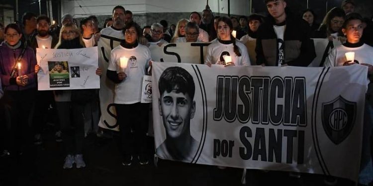 FAMILIARES Y AMIGOS DE SANTIAGO VEGA MARCHARON PIDIENDO JUSTICIA