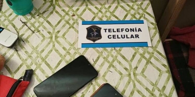 SECUESTRAN DOS TELÉFONOS TRAS ALLANAR LA CÁRCEL LOCAL