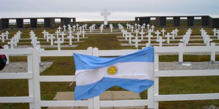 VETERANOS DE MALVINAS REALIZAN UN PETITORIO PARA LA CONSTRUCCIÓN DE UNA CAPILLA EN EL CEMENTERIO ARGENTINO DE LAS ISLAS MALVINAS