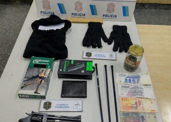 DETUVIERON A UNA MENOR DE 15 AÑOS QUE ENTRÓ A ROBAR A ARMADO A UNA CASA