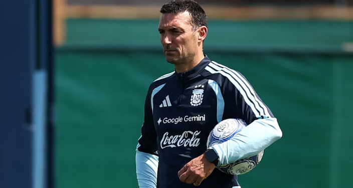 SCALONI CONFIRMÓ QUIÉN SERÁ EL CAPITÁN DE ARGENTINA TRAS LA DESPEDIDA DE MESSI