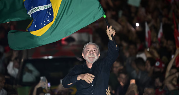 LULA DA SILVA GANÓ UN HISTÓRICO BALOTAJE A FLÁVIO BOLSONARO Y ASUMIRÁ UN CUARTO MANDATO EN BRASIL