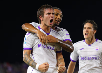 FIORENTINA PERDIÓ Y MASTANTUONO VOLVIÓ A SUFRIR CRÍTICAS POR SU BAJO NIVEL