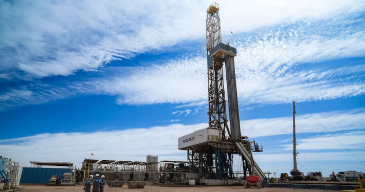 LA ARGENTINA LOGRÓ OTRO RÉCORD HISTÓRICO DE PRODUCCIÓN DE PETRÓLEO Y SE ACERCA AL MILLÓN DE BARRILES DIARIOS