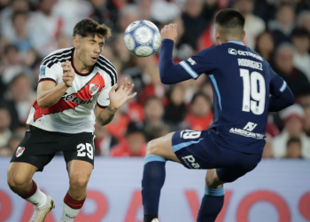 RIVER PLATE VENCIÓ 1-0 A RACING Y LLEGA EN ALZA AL SUPERCLÁSICO ANTE BOCA JUNIORS