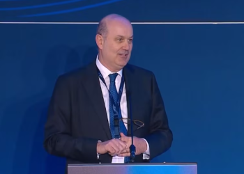 STURZENEGGER DEFENDIÓ EL PROGRAMA ECONÓMICO Y RATIFICÓ EL EQUILIBRIO FISCAL EN PARÍS